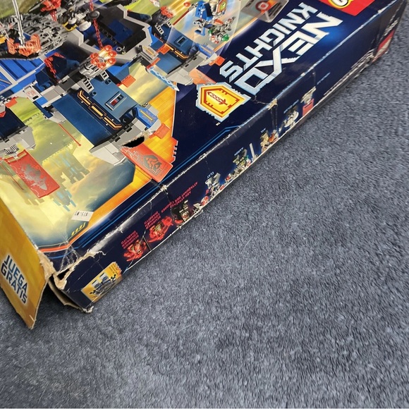 Lego Nexo Knights The Fortrex Set - Blue, Red, Gray - Picture 4 of 6